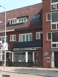 820104 Gezicht op de voorgevel van het pand Blauwkapelseweg 141 (Tandartspraktijk Blauwkapel ) te Utrecht.N.B. Van 1947 ...